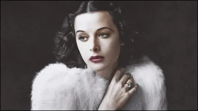 L'actrice américaine Hedy Lamarr a inventé un système de codage des transmissions, ancêtre du Wi-Fi.