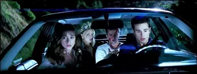 Dans quel film Jennifer Love Hewitt, Freddie Prinze Jr., Sarah Michelle Gellar et Ryan Phillippe doivent-ils faire face à un mystérieux inconnu prêt à tout pour se venger d'un terrible secret les concernant ?