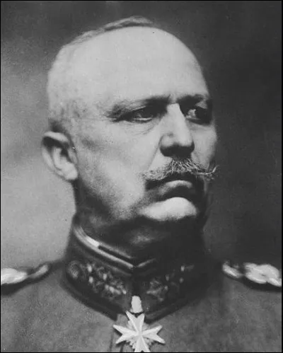 Qui commande les troupes allemandes sur le front ouest en août 1918 ?