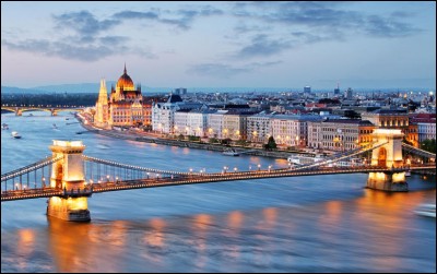 Cette grande ville sur le Danube, capitale de la Hongrie, c'est :