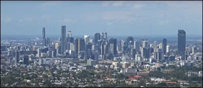 Cette ville australienne sur la c&ocirc;te du Pacifique, troisi&egrave;me ville du pays, c'est :