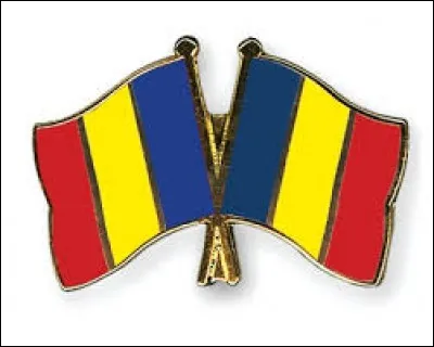 Les drapeaux du Tchad et de la Roumanie sont similaires.
