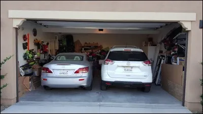 Complétez - À la porte du/de :