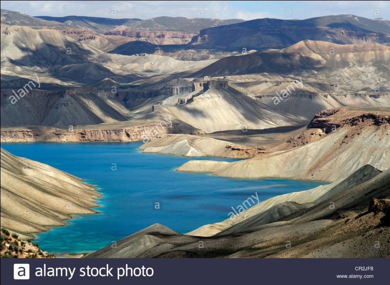 Dans quel pays se trouve le Band-e Amir (ensemble de six lacs au cœur des montagnes de l'Hindou Kouch) ?