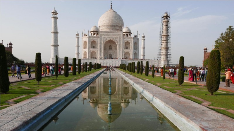Dans quel pays se trouve le Taj Mahal ?