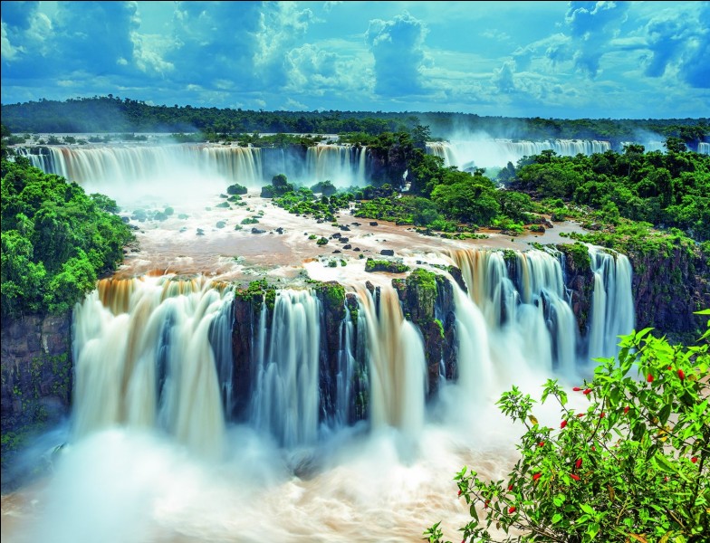 Dans quel pays se trouvent les chutes d'Iguazú ?