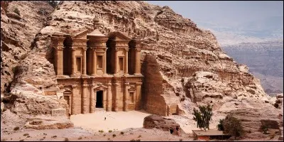 Dans quel pays se trouve Petra ?