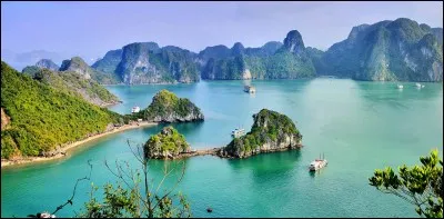 Dans quel pays se trouve la baie d'Ha Long ?