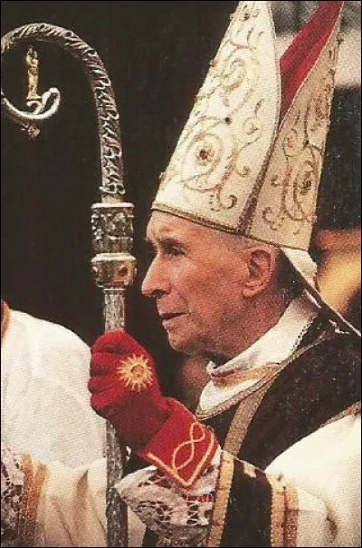 Qui est ce prélat qui avait provoqué un schisme dans l'Église catholique ?