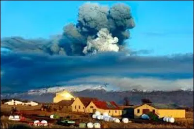 En 2010, le nuage de cendres provoqué par l'éruption du volcan islandais Eyjafjallajökull a provoqué l'accident le plus meurtrier de l'aviation commerciale.