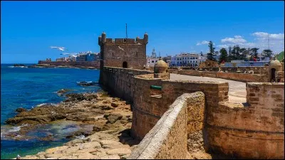 Cette ville marocaine sur l'Atlantique, ancienne Mogador des Portugais, c'est :