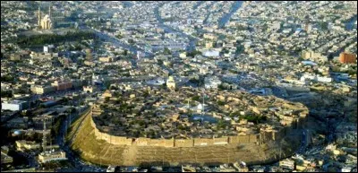 Cette ville d'Irak, capitale de la région autonome du Kurdistan, peuplée de 1,5 million d'habitants, c'est :