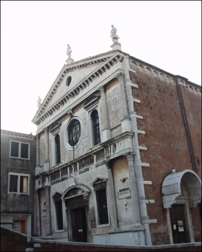 L'église San Sebastiano abrite un éblouissant cycle de Véronèse (enterré ici) : la vie de saint Sébastien, et le "Couronnement de la Vierge".