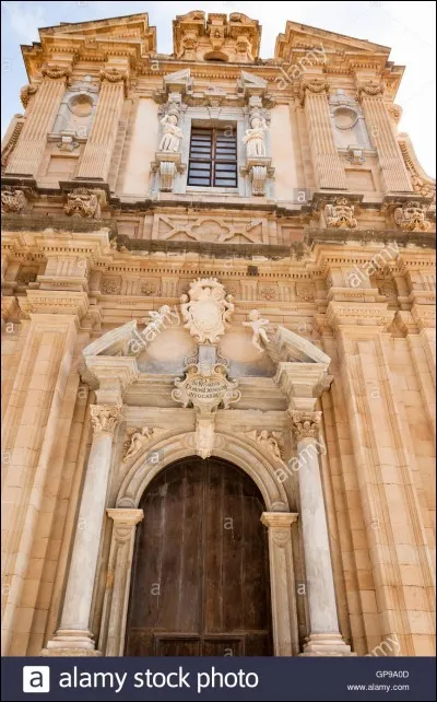 Renfermant une "Assomption" du Tintoret, l'église Dei Gesuati, à la façade baroque, a été édifiée, contrairement à ce qu'indique son nom, par les Dominicains.