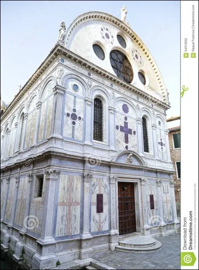 L'église Santa Maria dei Miracoli a été érigée à la fin du XVe siècle pour accueillir la miraculeuse "Madone à l'Enfant" du peintre Nicolo di Pietro.