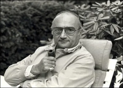 Ce cinéaste (1920 - 2002) nous a laissé notamment "Un singe en hiver", "Peur sur la ville", "I comme Icare".