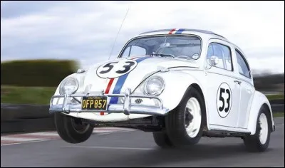 Dans la série de films "La Coccinelle", quel est le nom de la célèbre voiture ?