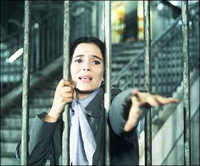 Complétez le titre d'un roman de Claire Etcherelli qui obtint le Prix fémina en 1967 : "... ou la vraie vie".