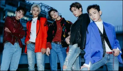 Avec quelle chanson le groupe SHINee a-t-il débuté ?