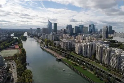 Courbevoie est situé en Auvergne.
