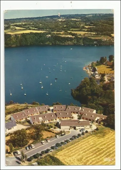 Dans quel département est situé le "lac de Chambon" ?