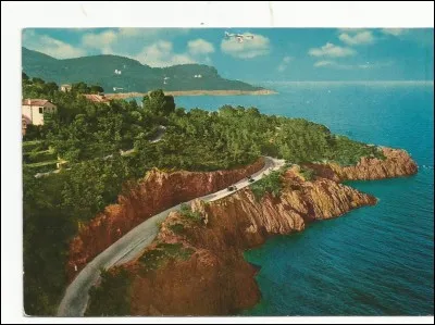 Pour visiter la "Corniche d'Or", on doit aller dans le département...