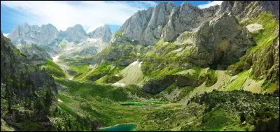 Où se trouve le pays des aigles ?