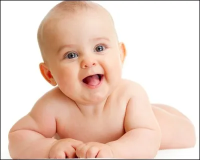 Que fait le bébé fait quand il te voit ?