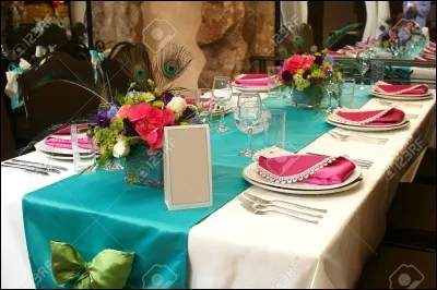 Pourquoi Nick Quasi-Sans-Tête a t-il invité Ron, Harry et Hermione ?