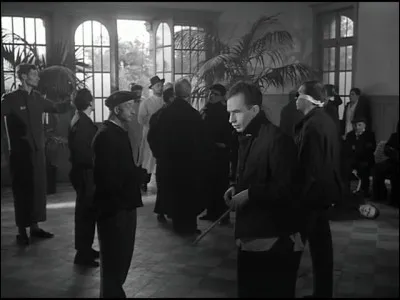 Quel acteur et chanteur français, décédé en 2018, joue le rôle de Heurtevent dans le film « La Tête contre les murs » (1959) ?