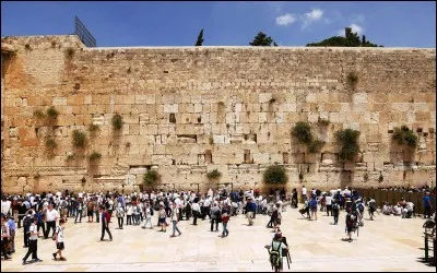 Dans quelle ville sainte trouve-t-on le Mur des lamentations, vestige du temple d'Hérode Ier le Grand ?