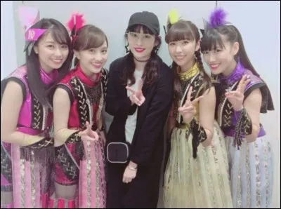 Cette photo à prise en 2018 avec une membre gradué en 2011.comment s’appelle-t-elle ?