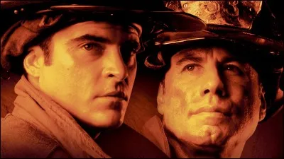 Quel acteur est le chef des pompiers dans le film "Piège de feu" en 2004 ?