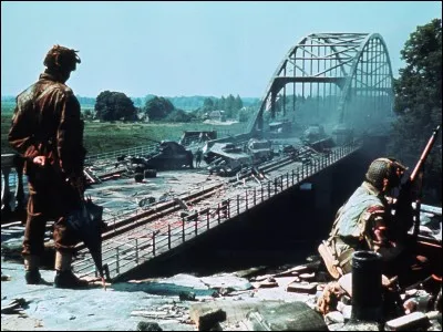 Compléter le titre du film de Richard Attenborough 'Un pont...'