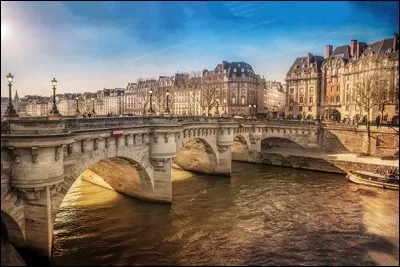 Quel est le plus ancien pont de Paris ?