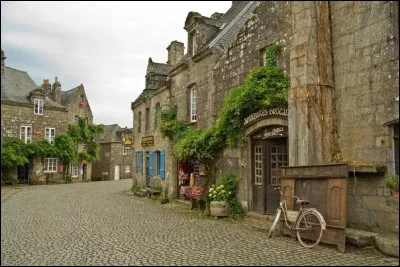 Dans quelle région est située la commune de Pont-l'Abbé ?