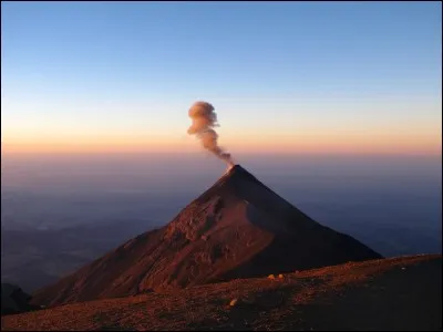 La volcanologie est l'étude des volcans, de la lave et du magma. De quel dieu romain du feu cette science tire-t-elle son nom ?