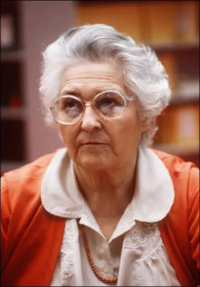 Pédiatre et psychanalyste française (1908 - 1988), elle s'est plus particulièrement intéressée à la psychanalyse des enfants et a renouvelé l'approche de l'éducation des enfants. C'est :