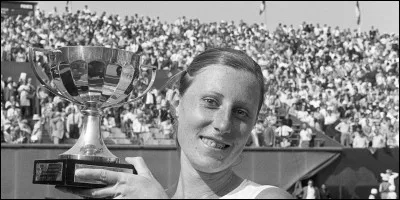 Cette joueuse de tennis française a remporté Roland Garros en 1967. C'est :