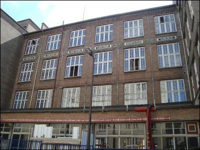 Qui a fait se répandre l'école dans toute la France ?