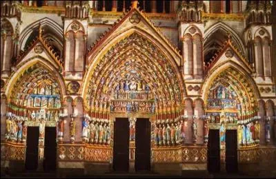 Que trouve-t-on dans la cathdrale gothique d'Amiens ?