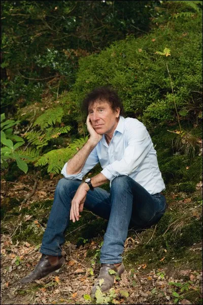 Dans la chanson "Bidon", qui croyait-elle qu'il était ?