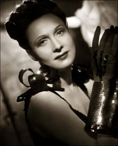 Elle a joué dans "Hôtel du Nord", "Circonstances atténuantes", "Fric-Frac", "Le jour se lève" et "Les Visiteurs du soir". Qui est-ce ?