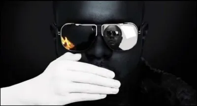 Quel homme a un album du nom de "Ceinture noire" ?