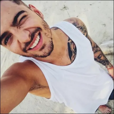 Avec qui a-t-il fait la chanson "Desde Esa Noche" ?