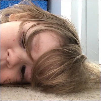 Pourquoi Tara et Pascal ne veulent-ils pas que leurs enfants aient de chum/blonde avant 18 ans ?