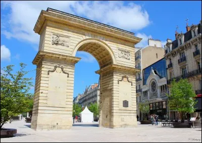 Choisissez l'option appropri&eacute;e : "I live ... Dijon".