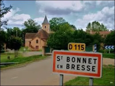 Nous sommes en Bourgogne-Franche-Comté, à l'entrée de Saint-Bonnet-en-Bresse. Village en Bresse bourguignonne, il se situe dans le département ...