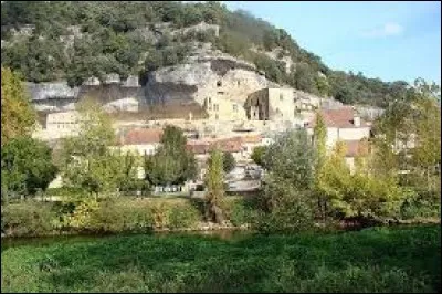 Quel musée peut-on visiter aux Eyzies-de-Tayrac-Sireul, en Dordogne ?