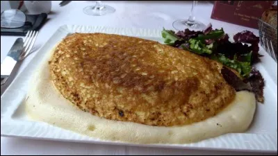 Quelle est la spécialité culinaire de la mère Poulard au Mont-Saint-Michel ?